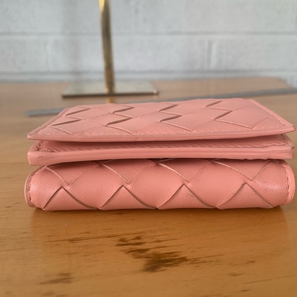 Bottega Veneta Women's Peach Pink Intrecciato Compact Trifold Wallet 609285 VGUC - Picture 11 of 13